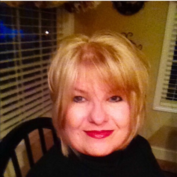 Meet Your 🌟POSH AMBASSADOR, LINDA🌟 - Picture 2 of 6